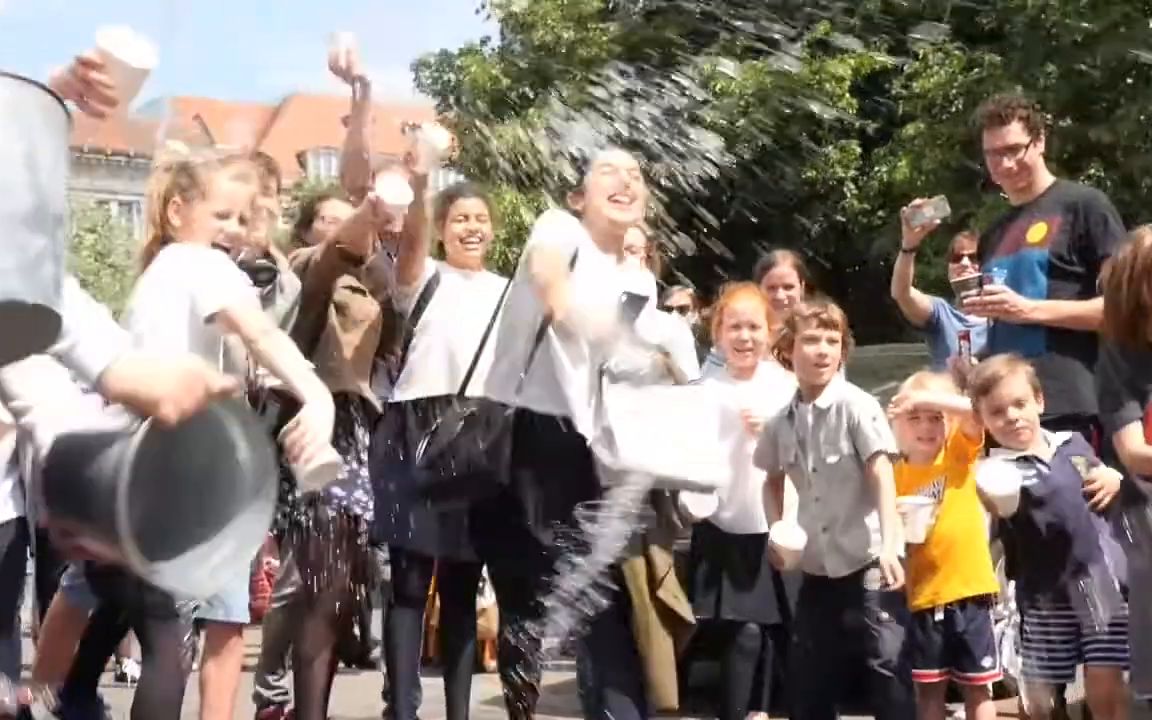 Children and adults pour water after the departing bus – a Turkish custom for a safe journey.